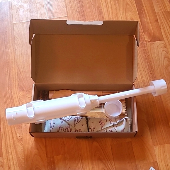 NWOT Sushi Rolling kit - Picture 8 of 8